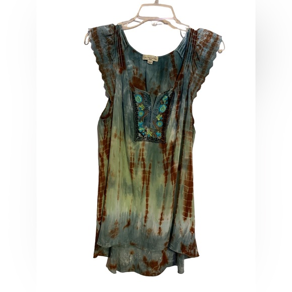 This Bohemian Live And Let Live Blouse In A Tye-Die Style Is So Cute! - Picture 2 of 5